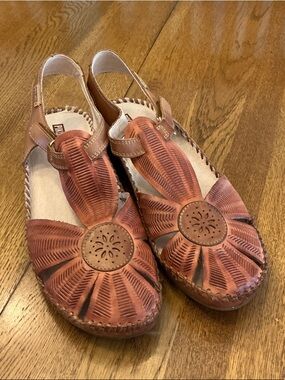 Woman’s PIKOLINOS brown/rust semi-open shoes with Velcro closure. New! Cute!